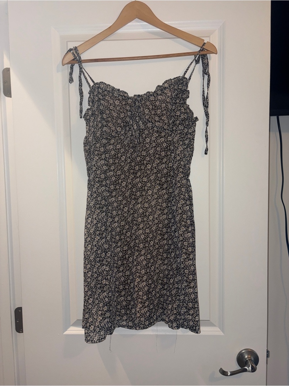 Aritzia Dress Forum | Black and White Floral Tie-Shoulder Mini Sundress - Picture 2 of 4